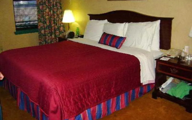 photo 3 of Ramada Jersey City (ex. Ramada Limited/ Ramada Inn Jersey City)