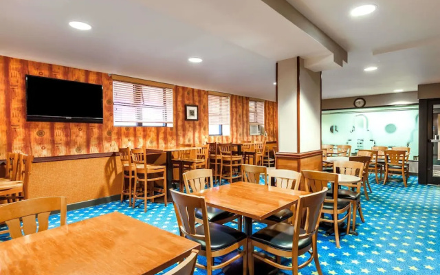 photo 4 of Ramada Jersey City (ex. Ramada Limited/ Ramada Inn Jersey City)