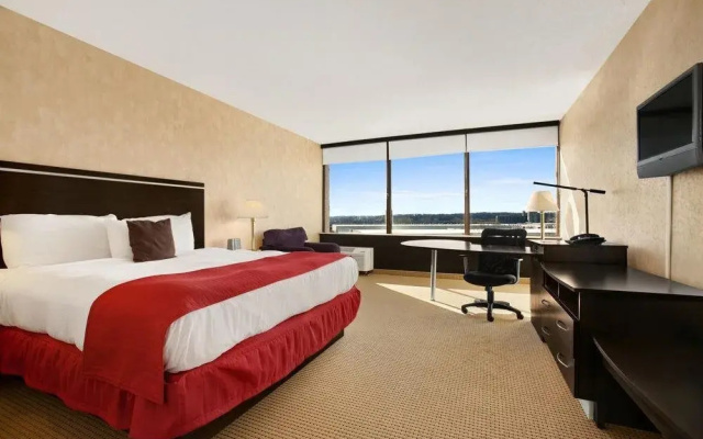 photo 3 of Ramada Kansas City Hotel And C