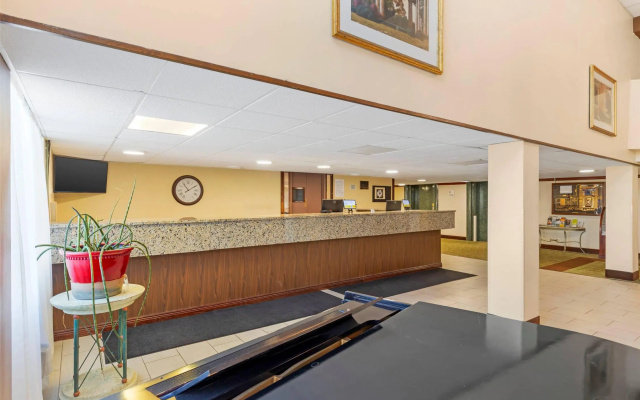 photo 2 of Clarion Hotel & Conference Center Lansing West