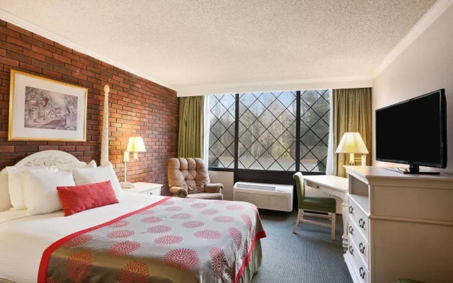 photo 4 of Ramada Lewiston Hotel & Conference Center