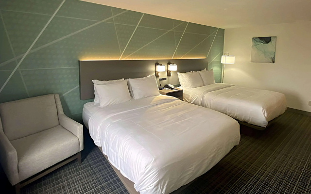 photo 5 of Comfort Inn & Suites Louisville Airport Fair & Expo