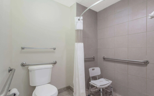photo 3 of Travelodge by Wyndham Clarksville