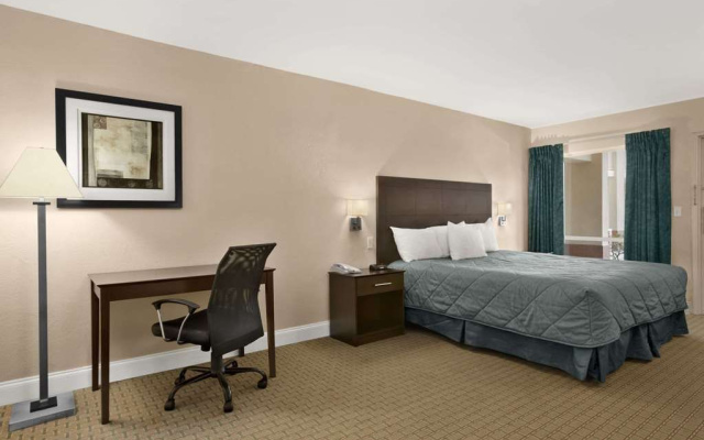 photo 3 of Ramada Limited Clearwater Hotel and Suites