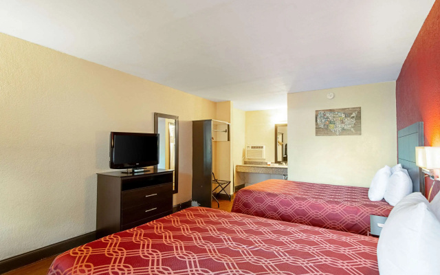photo 5 of Econo Lodge Inn & Suites Clearwater Central