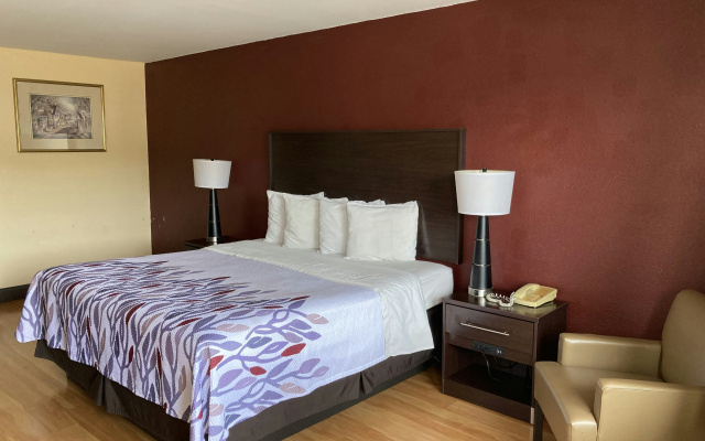 photo 4 of Red Roof Inn & Suites Cleveland, TN