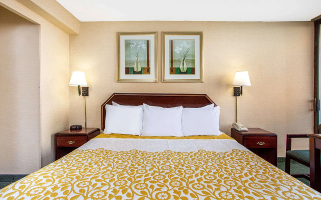 photo 3 of Days Inn by Wyndham College Park