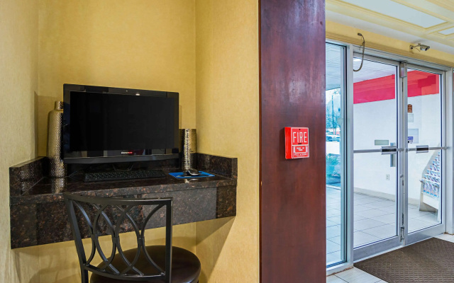 photo 4 of Quality Suites Atlanta Airport East
