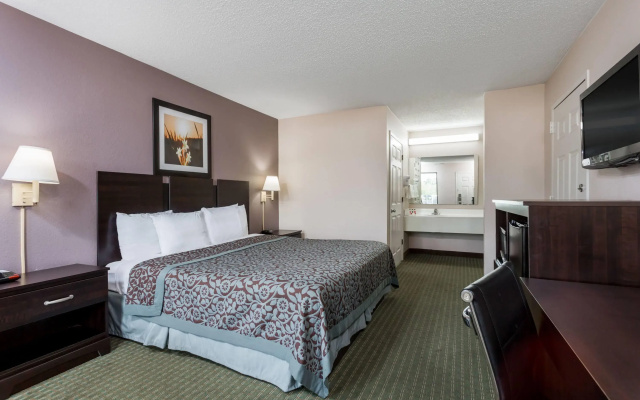 photo 4 of Days Inn by Wyndham Lugoff