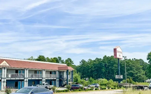 photo 3 of Executive Inn Ridgeway I-77