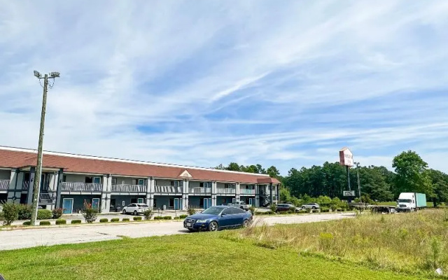 photo 5 of Executive Inn Ridgeway I-77