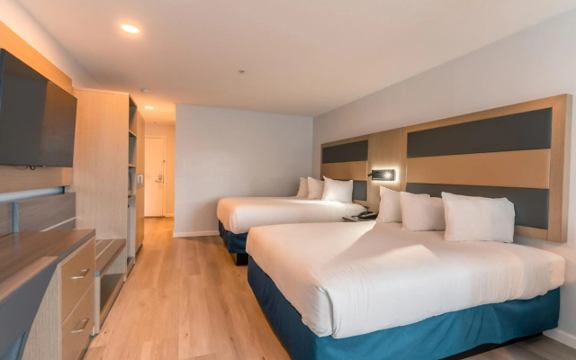 photo 3 of Hotel Aluxor SFO