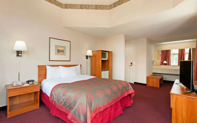 photo 4 of Ramada by Wyndham SeaTac Airport North