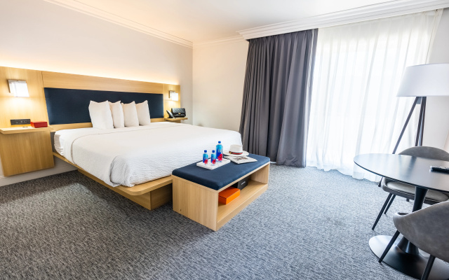 photo 3 of The Live Hotel