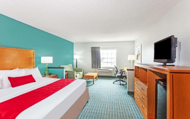photo 4 of Comfort Inn & Suites Louisville Airport Fair&Expo