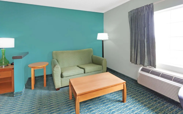 photo 5 of Comfort Inn & Suites Louisville Airport Fair&Expo