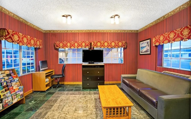 photo 2 of Ramada Marina Del Rey