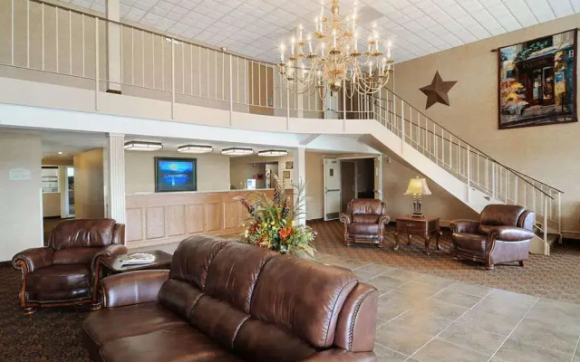 photo 2 of Ramada Marshall