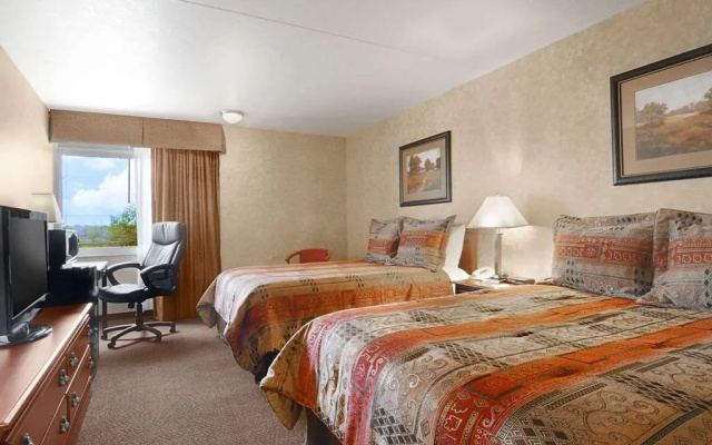 photo 4 of Ramada Marshall