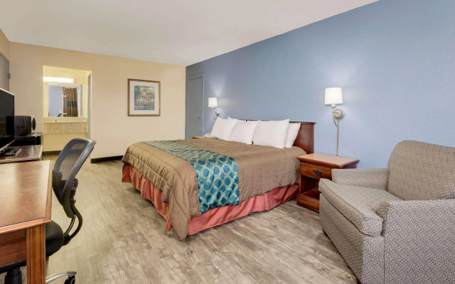 photo 4 of Days Inn by Wyndham Montgomery Near AUM