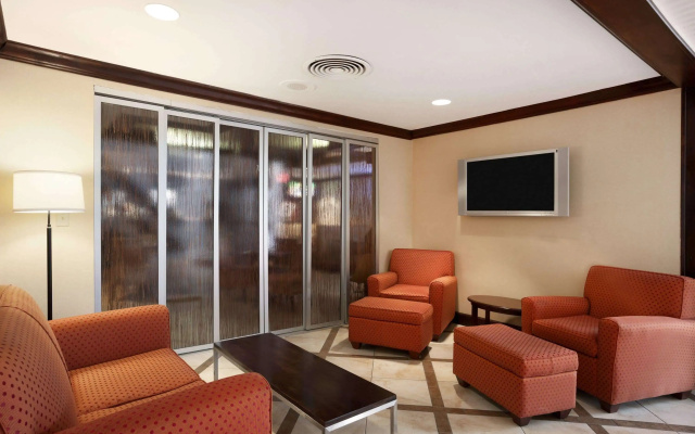 photo 2 of Ramada by Wyndham Newark/Wilmington