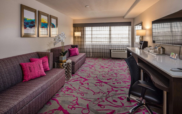 photo 3 of Radisson Hotel Oakland Airport