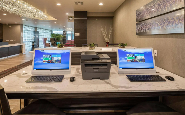 photo 5 of Radisson Hotel Oakland Airport