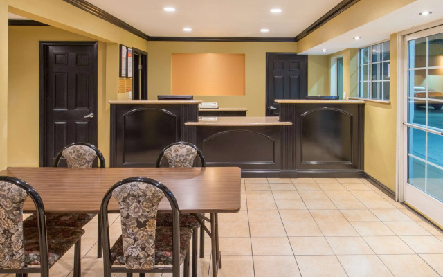 photo 2 of Ramada by Wyndham Ontario