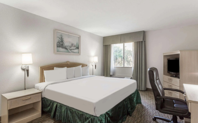 photo 2 of The Grand Inn