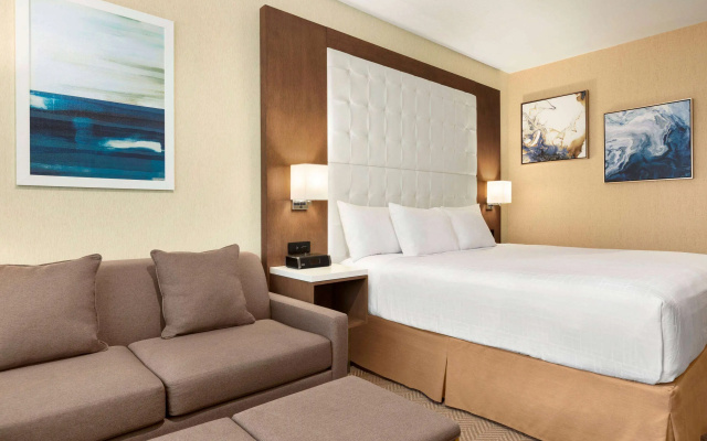 photo 2 of Wyndham Anaheim