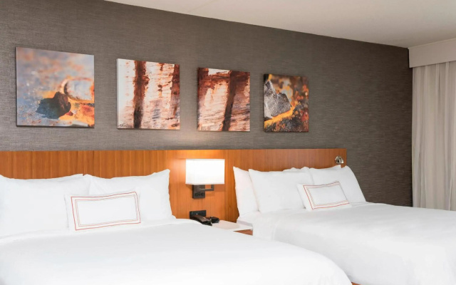 photo 4 of The Center Hotel Grand Rapids Airport