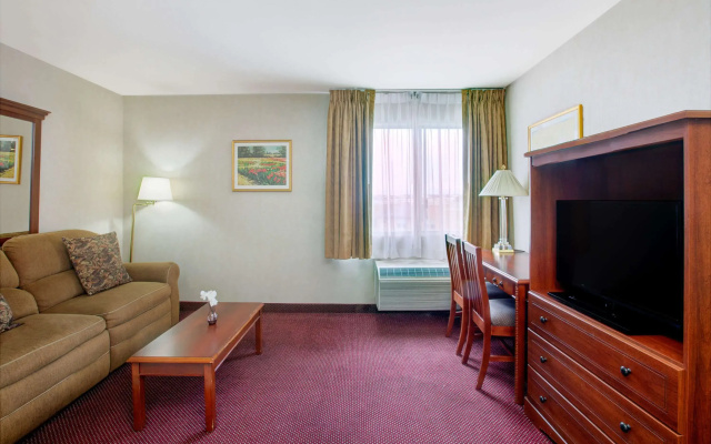 photo 3 of Ramada by Wyndham Hawthorne LAX / LA Stadium