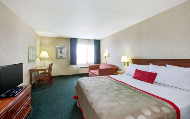 photo 5 of Ramada by Wyndham Hawthorne LAX / LA Stadium