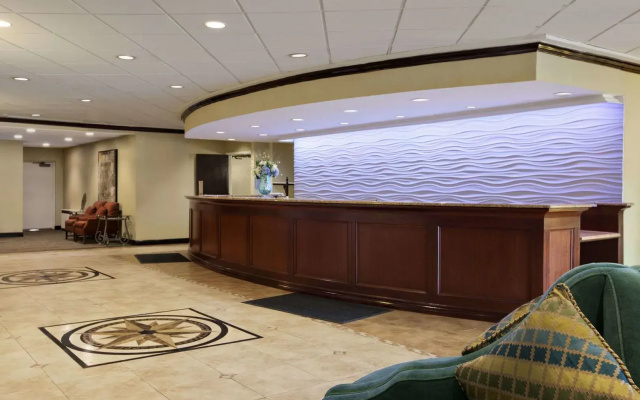 photo 2 of Holiday Inn Long Island-Islip Arpt East by IHG