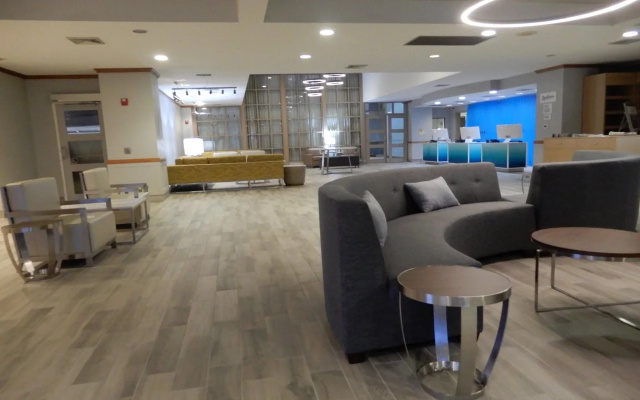 photo 2 of Radisson Hotel Milwaukee Airport