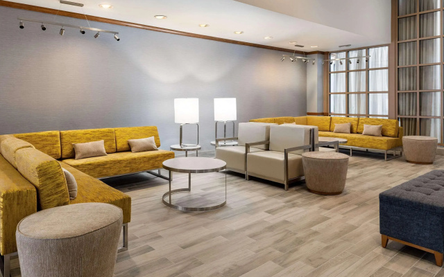 photo 4 of Radisson Hotel Milwaukee Airport
