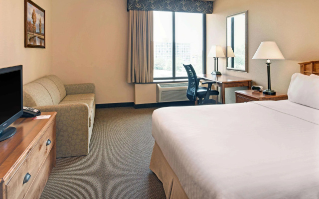 photo 3 of Ramada Plaza by Wyndham Omaha
