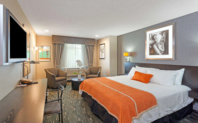 photo 3 of Ramada Plaza by Wyndham West Hollywood Hotel & Suites