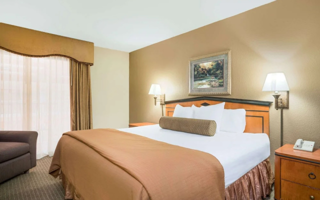 photo 4 of Ramada Plymouth Hotel And Conference Center