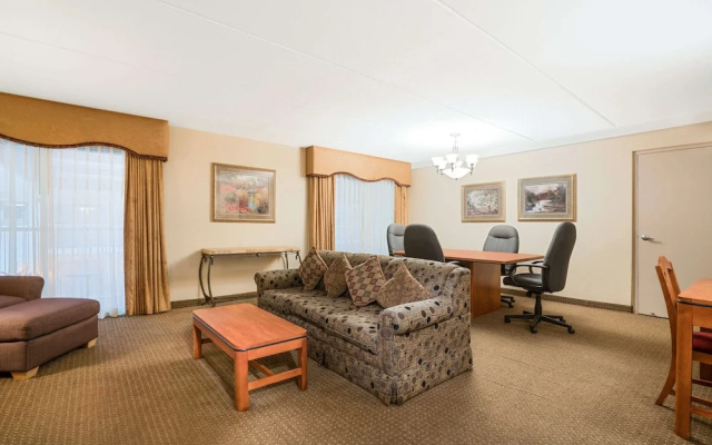 photo 5 of Ramada Plymouth Hotel And Conference Center
