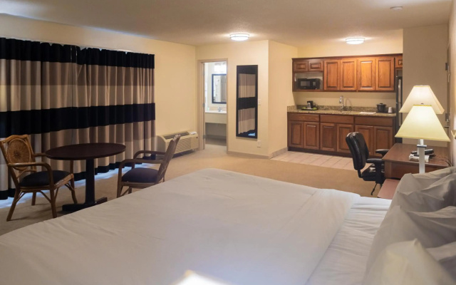 photo 4 of Cottonwood Suites Savannah Hotel & Conference Center