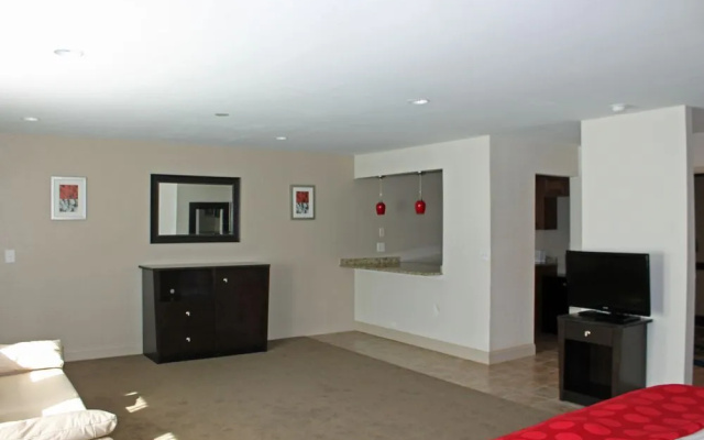photo 2 of Ramada Pooler/Savannah