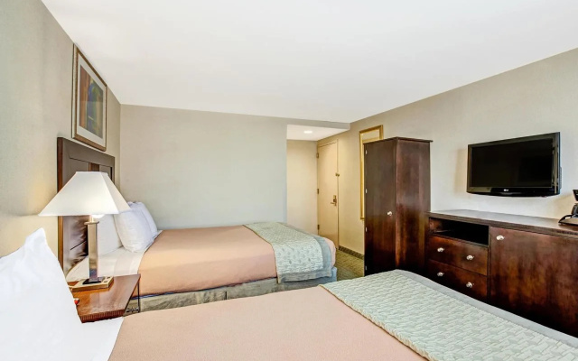photo 2 of Ramada by Wyndham Jamaica/Queens