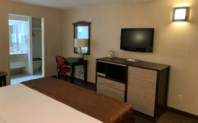 photo 4 of Ramada by Wyndham Rockville Centre