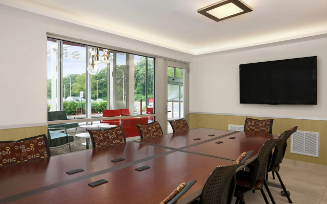 photo 5 of Ramada by Wyndham Rockville Centre