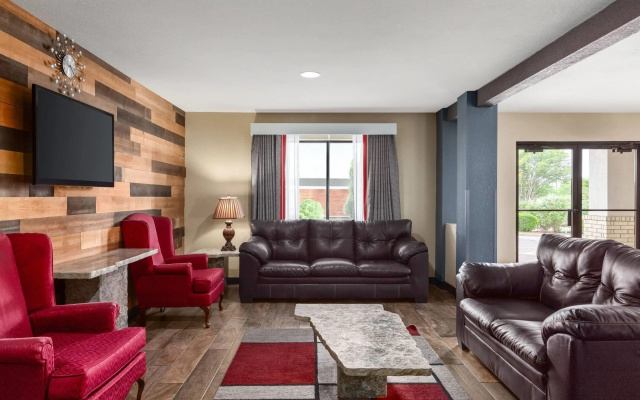 photo 4 of Ramada by Wyndham San Antonio Near SeaWorld/Lackland AFB