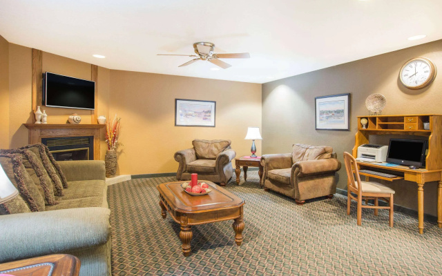 photo 2 of Ramada by Wyndham Spirit Lake/Okoboji