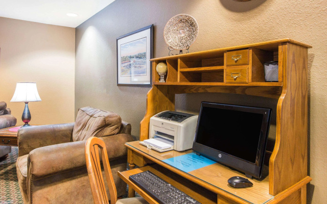 photo 3 of Ramada by Wyndham Spirit Lake/Okoboji