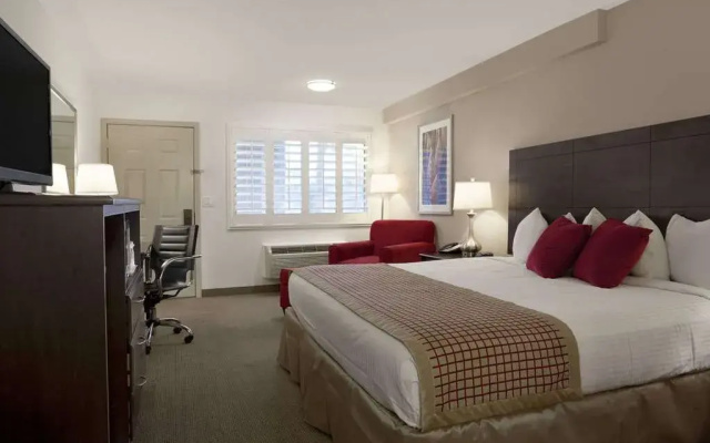 photo 2 of Ramada By Wyndham Tempe at Arizona Mills Mall