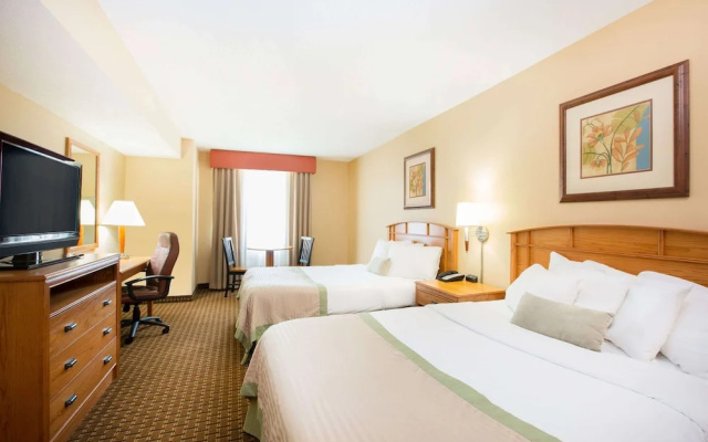 photo 3 of Ramada Tropics Resort / Conference Center Des Moines